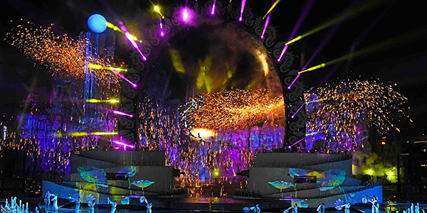 華南首個(gè)大型國(guó)風(fēng)實(shí)景秀花都上演