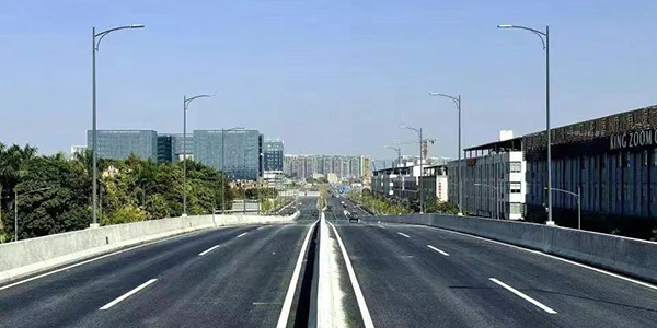 蓮山路（三東大道－商業(yè)大道段）正式通車     完善城區(qū)路網(wǎng)結(jié)構(gòu)