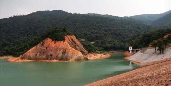 花都的文脈春秋： 北回歸線上的古今回響